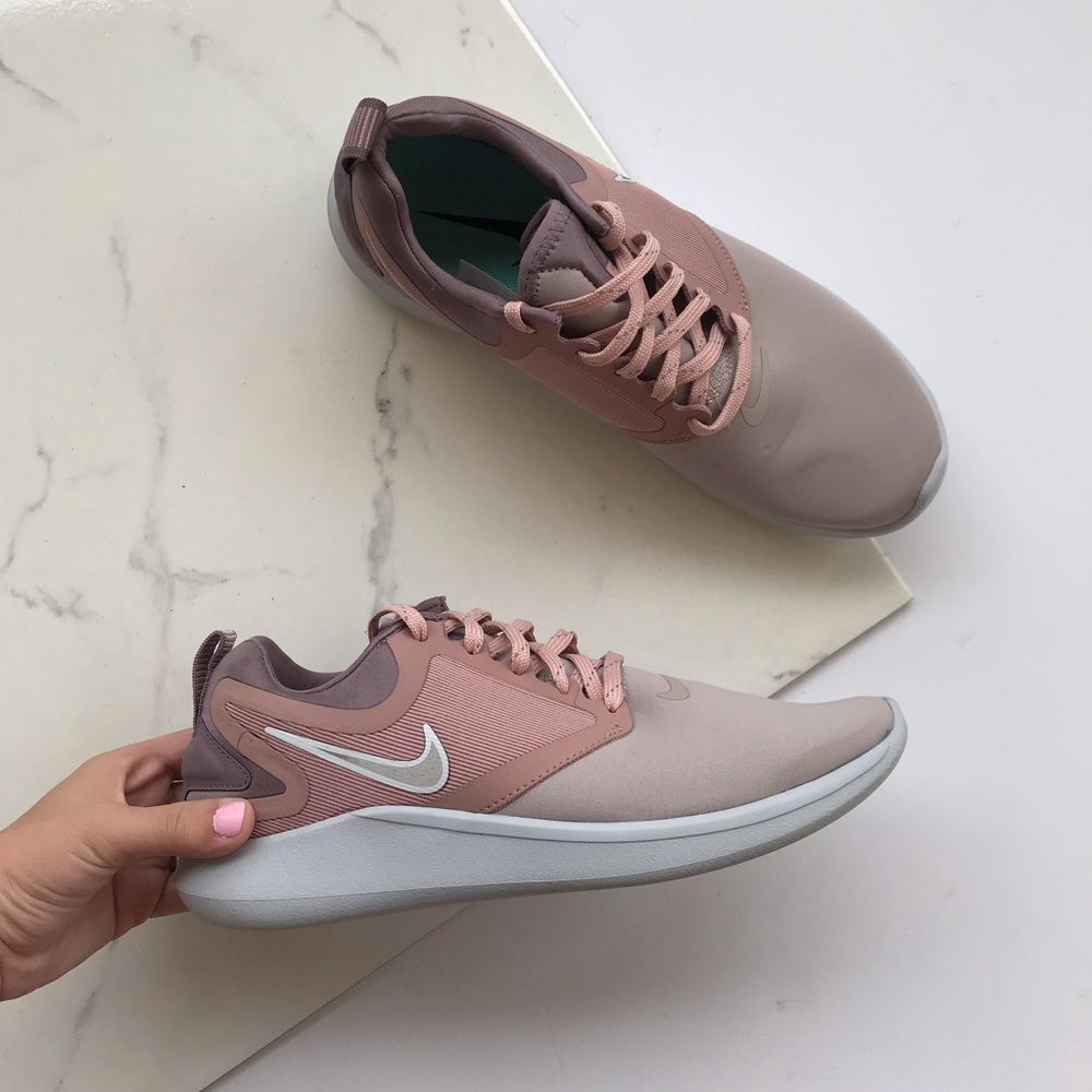 Nike mauve pink running shoes - Picture 2 of 7